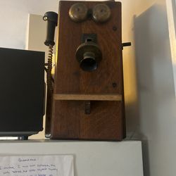 Vintage Wall Crack Phone