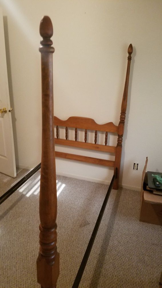 Twin Bed 4 Post  Free