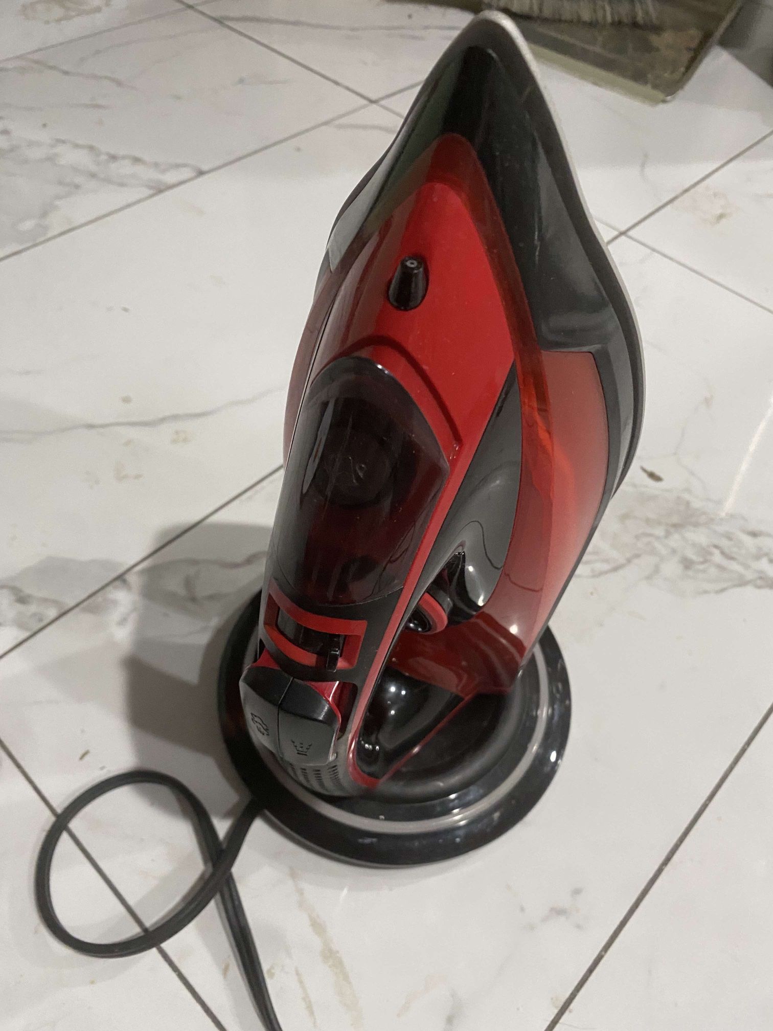 Omaiga Cordless Iron KB-950RV 1500W Variable Steam/Dry/Spray Charging Base