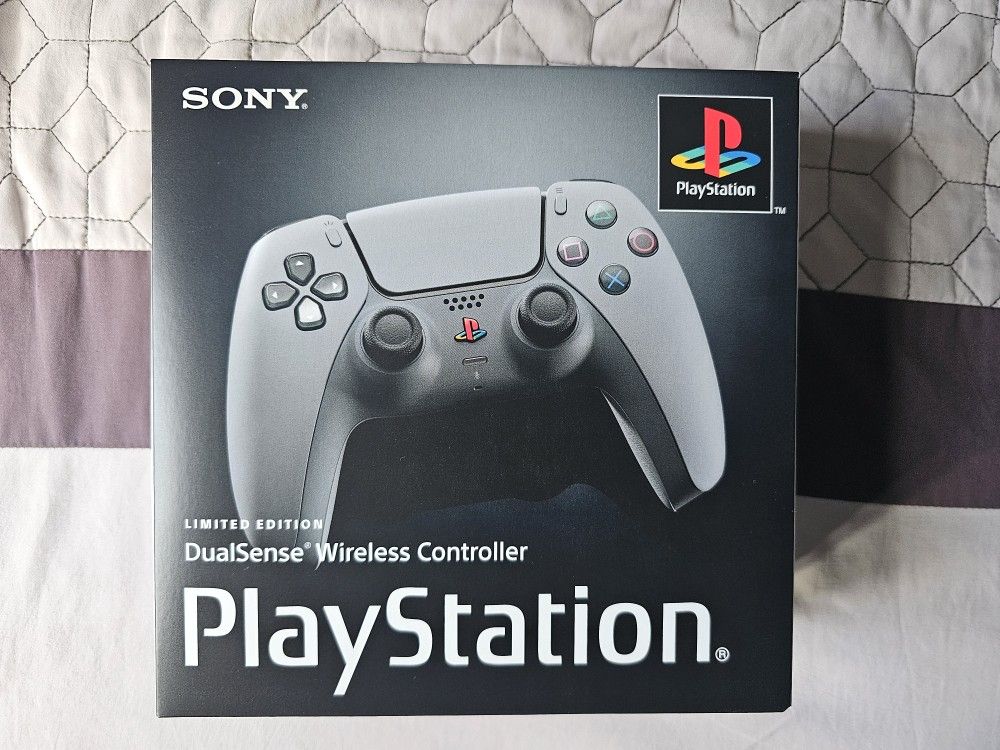 PS5 Dualsense 30th Anniversary 