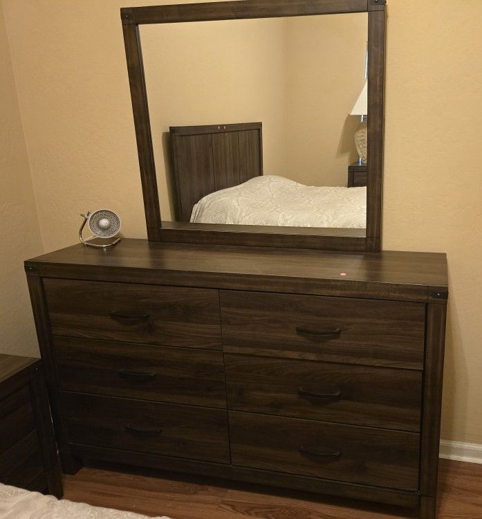 Like new bedroom set with like new mattress