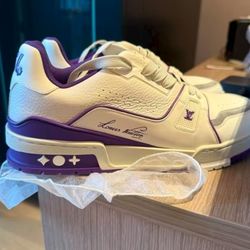 Louis Vuitton trainer in white and purple
