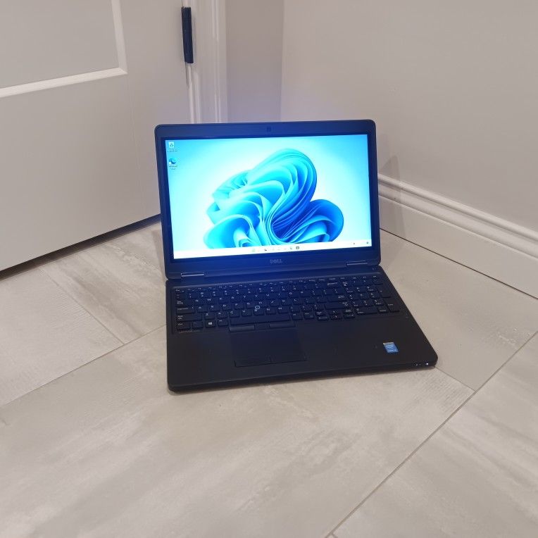 Large touchscreen Intel i5 2.9ghz 8gb ram laptop laptops computer computers pc pcs personal touch screen dell dells