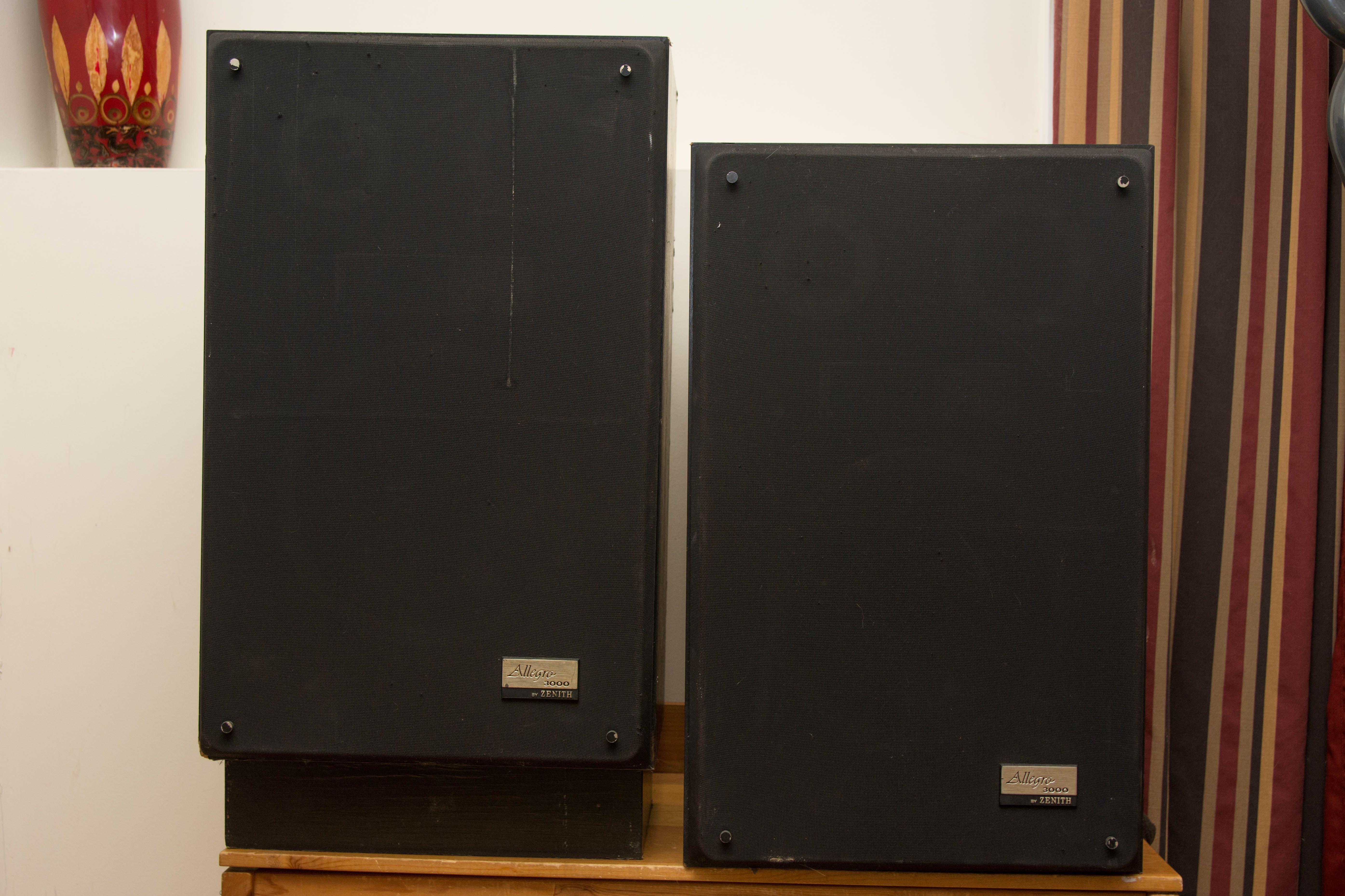 Vintage Zenith Allegro MC-3000 2- Way Speakers
