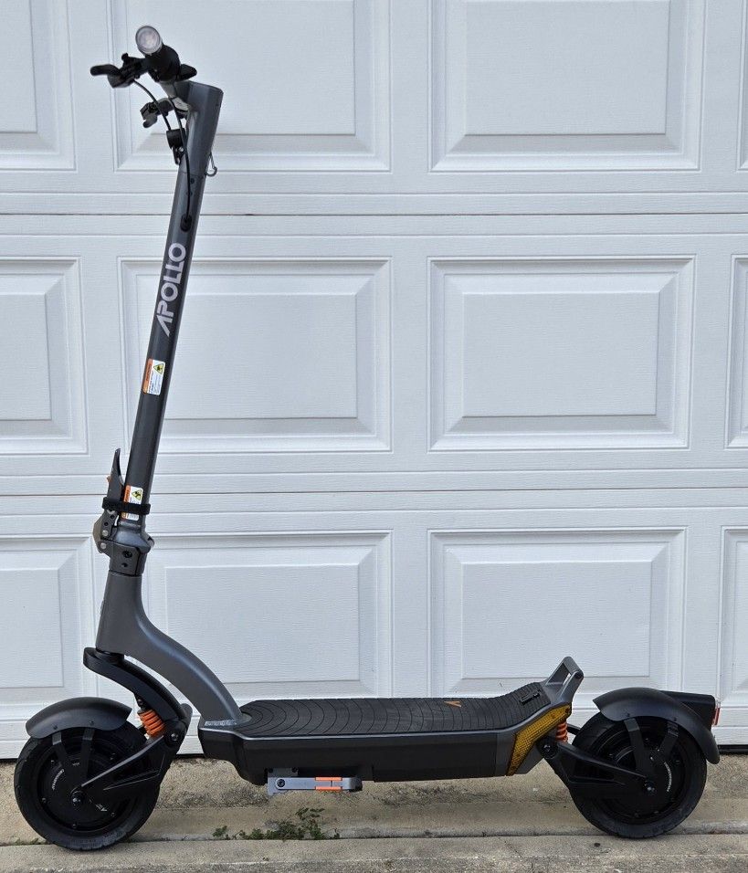 Apollo City Pro Commuter Scooter (Dual Motors) - 37mph / 43mile max
range
