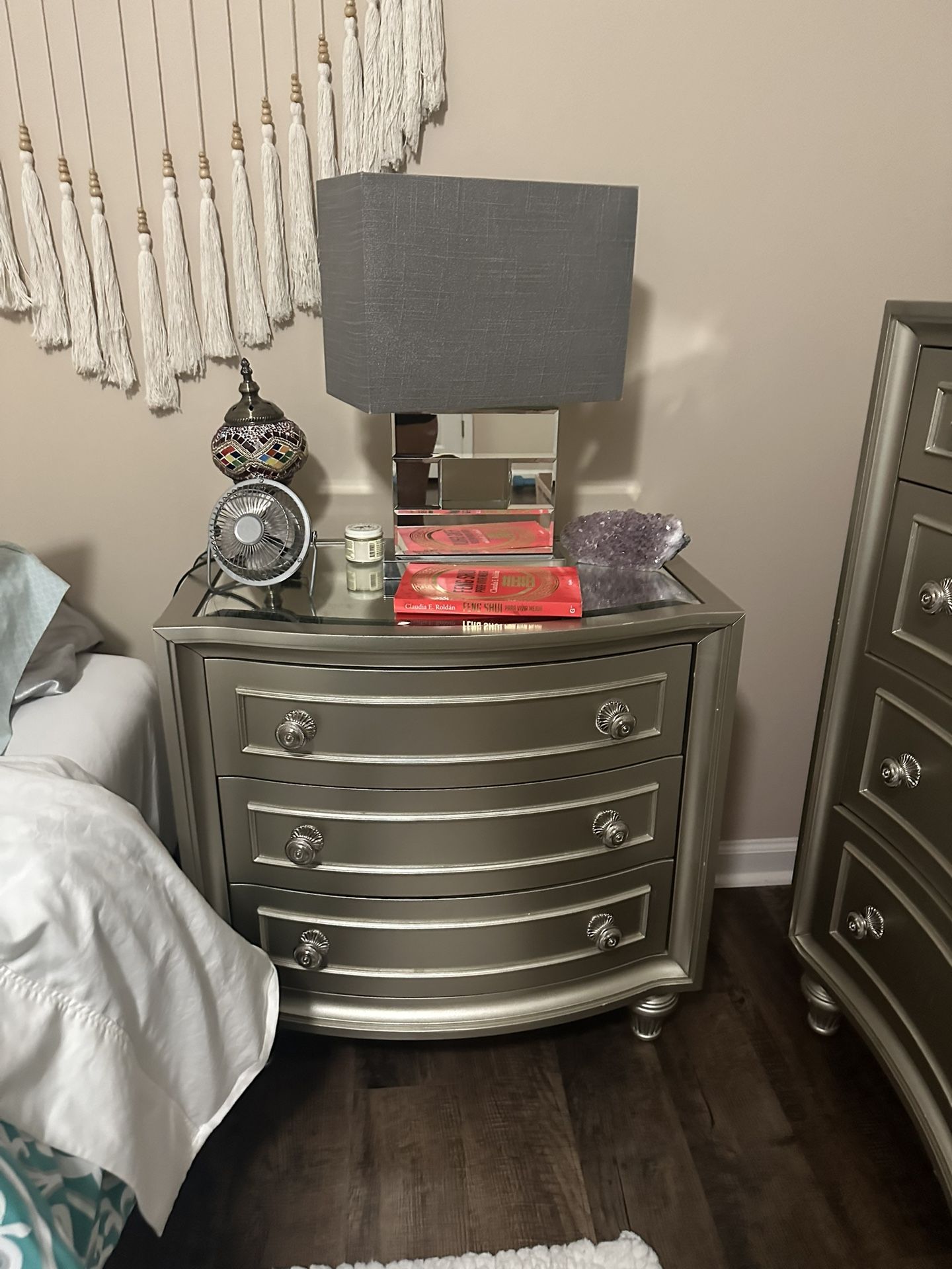 dresser w/ night stand & lamp