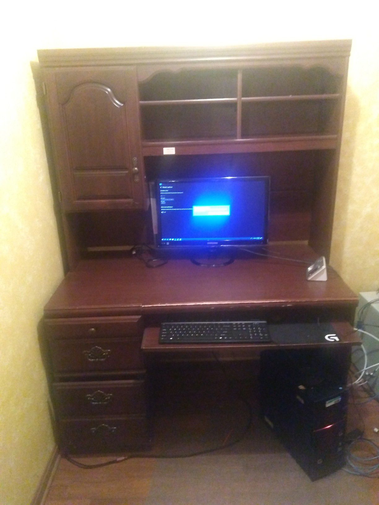 Computer desk with hutch