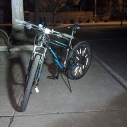 DISCONTINUED TREK MOUNTAIN BIKE