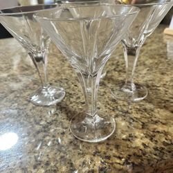 •	Elegant Drinking Glasses – Set of 4