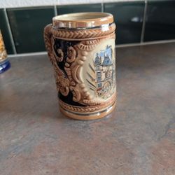 #B4 vintage ceramic tankard or beer stein featuring the Château de Chenonceau
This beerstein is about 4 and 1/2 in tall