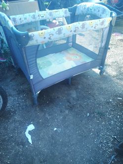 Bassinet/ play pen