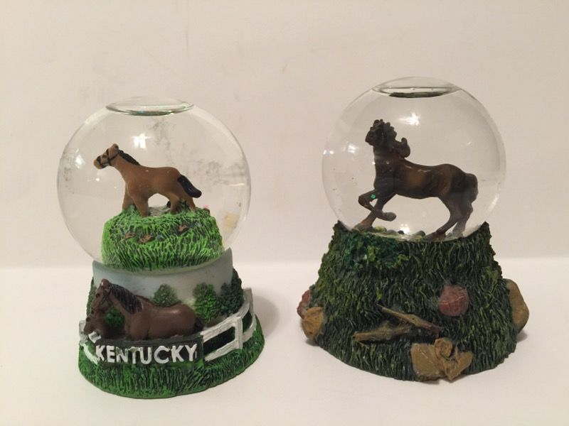 Equestrian Horse snow globe set of 2 from Kentucky horse Park LIKE NEW!