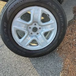 17 Inch Toyota RAV4 Tire 15$