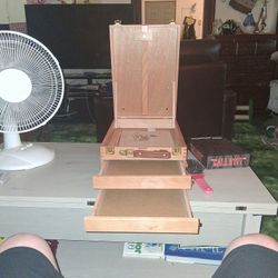 storage easle Never used