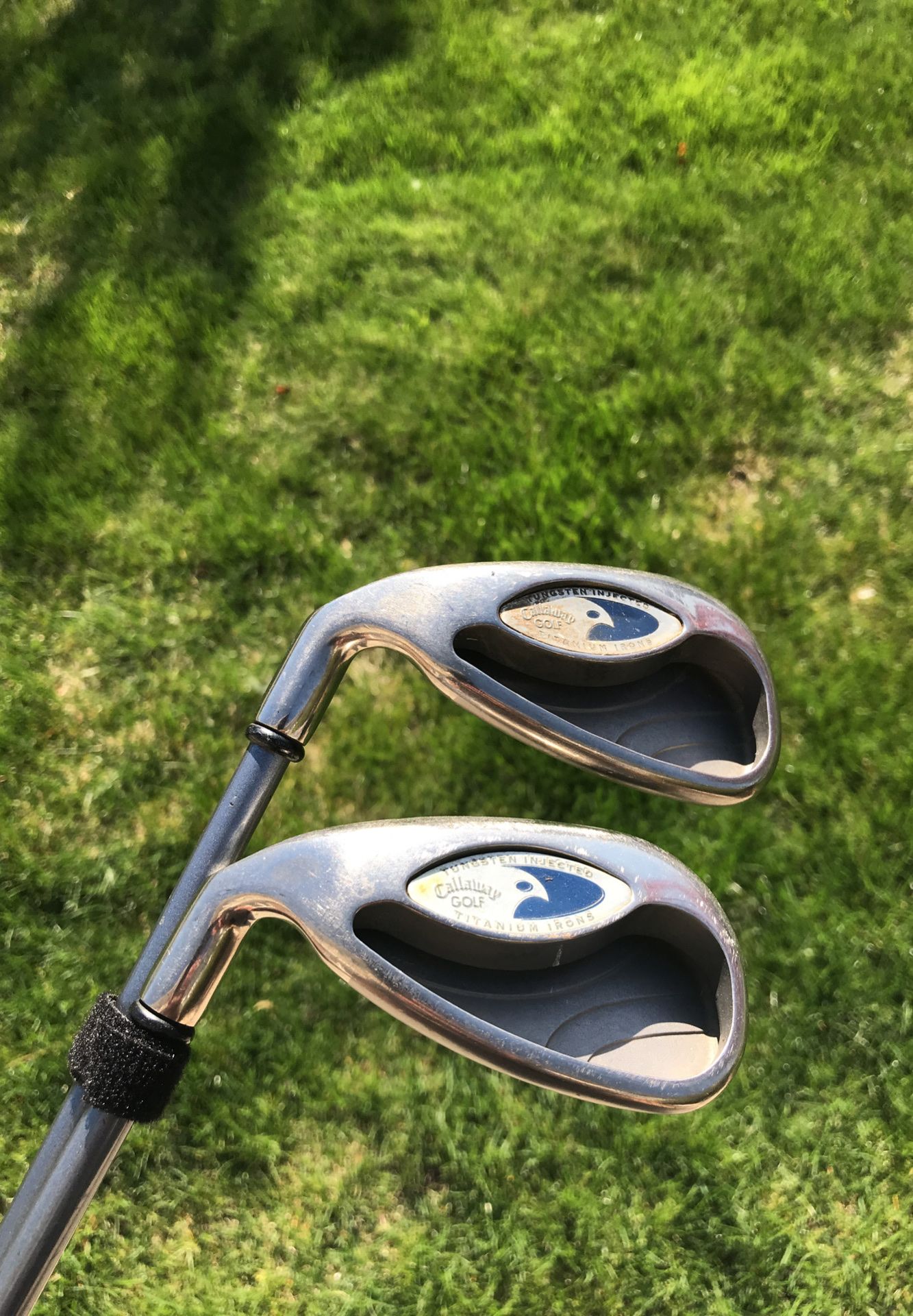 Pair of left handed Callaway Hawkeye irons regular flex graphite