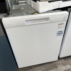 $249 Hotpoint Dishwasher, One Year Warranty, Minimal Cosmetic Wear