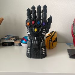 Black Panther Gauntlet Avengers Campus Disneyland Come W/ Infinity Stones