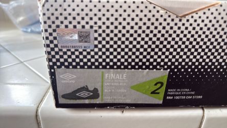Umbro Finale Soccer Shoe Style: UMT4005-019 Size: 2