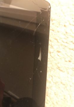 iPad 2 - 16GB - cracked screen