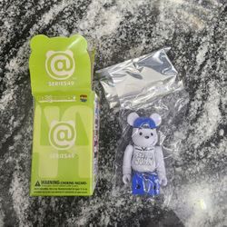 Bearbrick Series 49 Skater John Full Kit Open box

Pick up 77095 near Telge/West