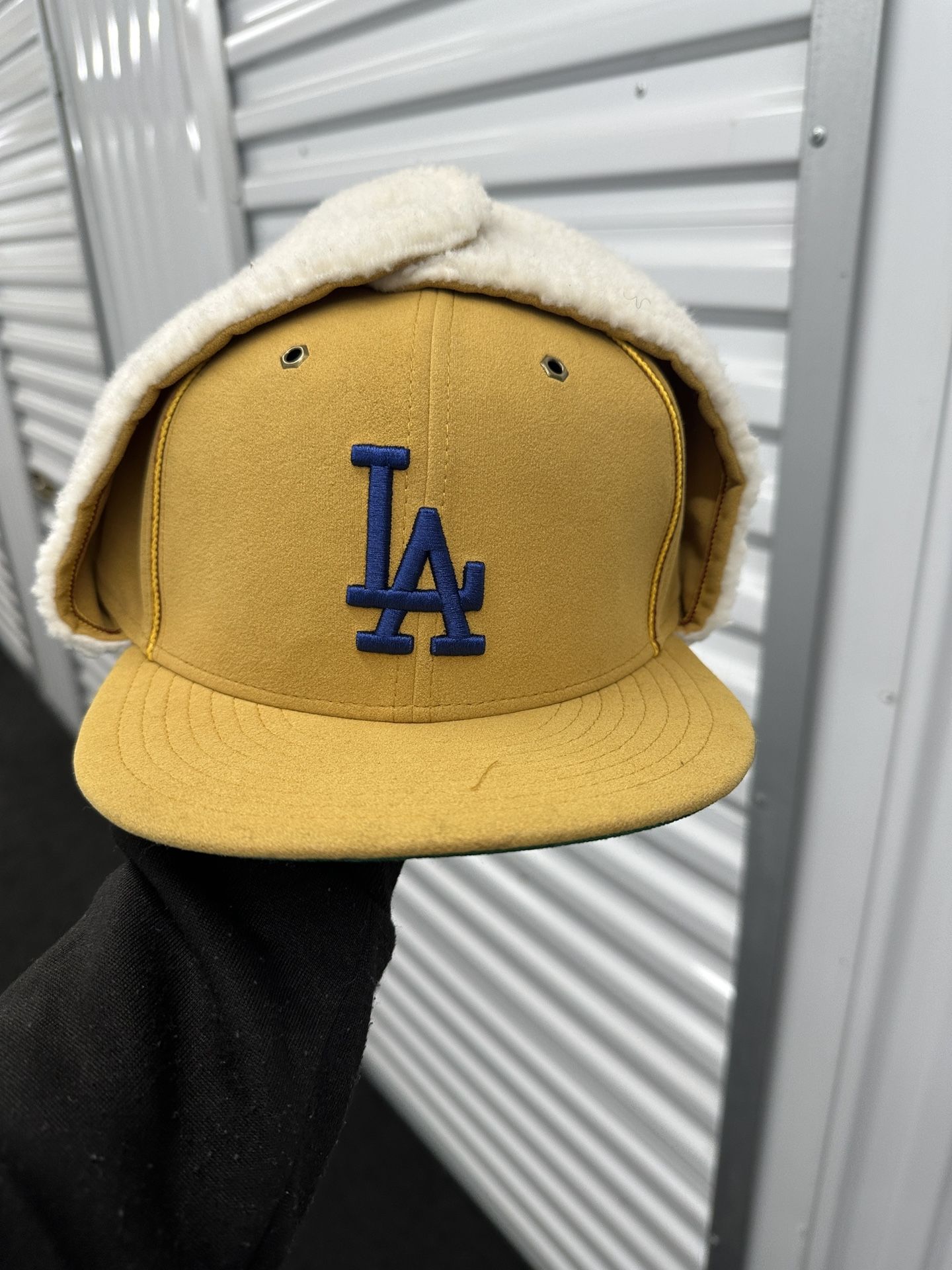 Tan and cream vintage 90s New Era snapback hat with fur lined ear flaps hats 7 3/8