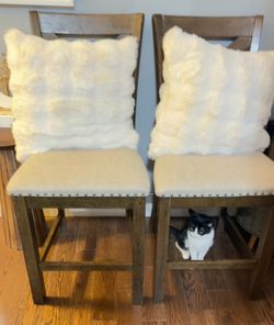Signature Design by Ashley Moriville Beige Counter Height Bar Stool with Nailhead Trim and Polyester Upholstery