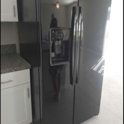 Black Refrigerator Like New 