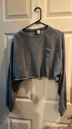women’s cropped long sleeve size M