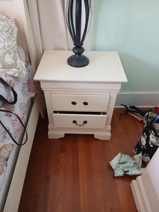 2 End Tables