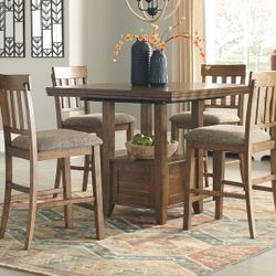 Flaybern Counter Height Dining Room Set 