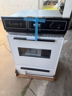 Brand New Summit 24" Gas Range Oven – White/Black (new)