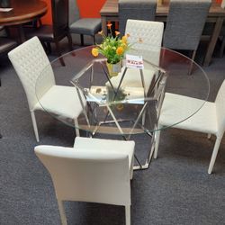 DINING TABLE WITH 4 CHAIRS BRAND NEW 