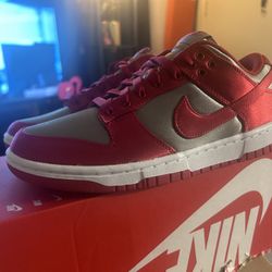 dunk UNLV satin size 7.5 women