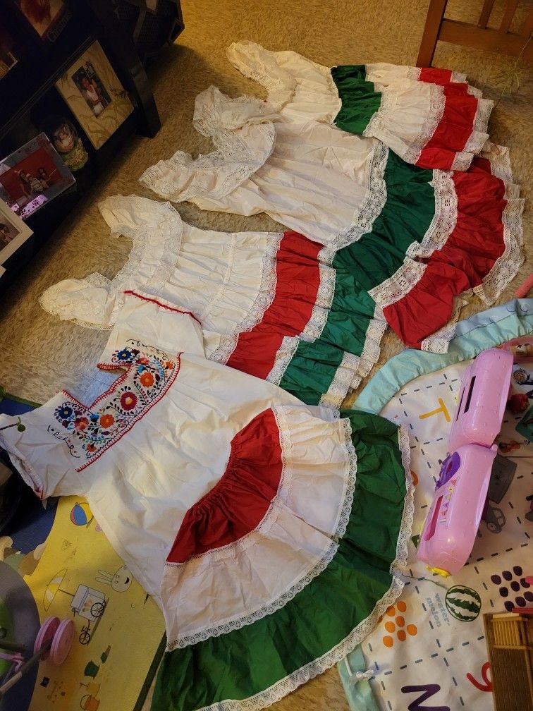 4 Vestidos Tipicos Mexicanos 4x$25:00