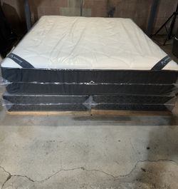 Dream Cloud 14" Cal- King  Mattress - Luxury Hybrid Gel Memory Foam

Brand new mattress 

