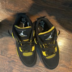 Jordan 4 Retro Thunders 