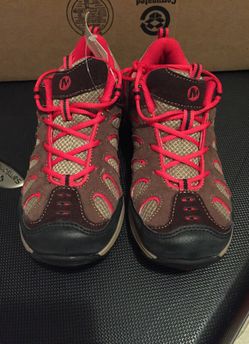 Merrell shoe for kids brand new size 2.5