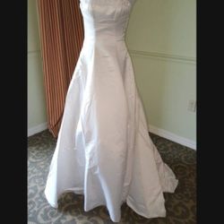 Barbara Alin Wedding Gown with veil Sz 4. Preowned and beautifully preserved beaded gown and veil. 