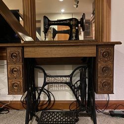 Singer Antique Sewing Table With Sewing Machine