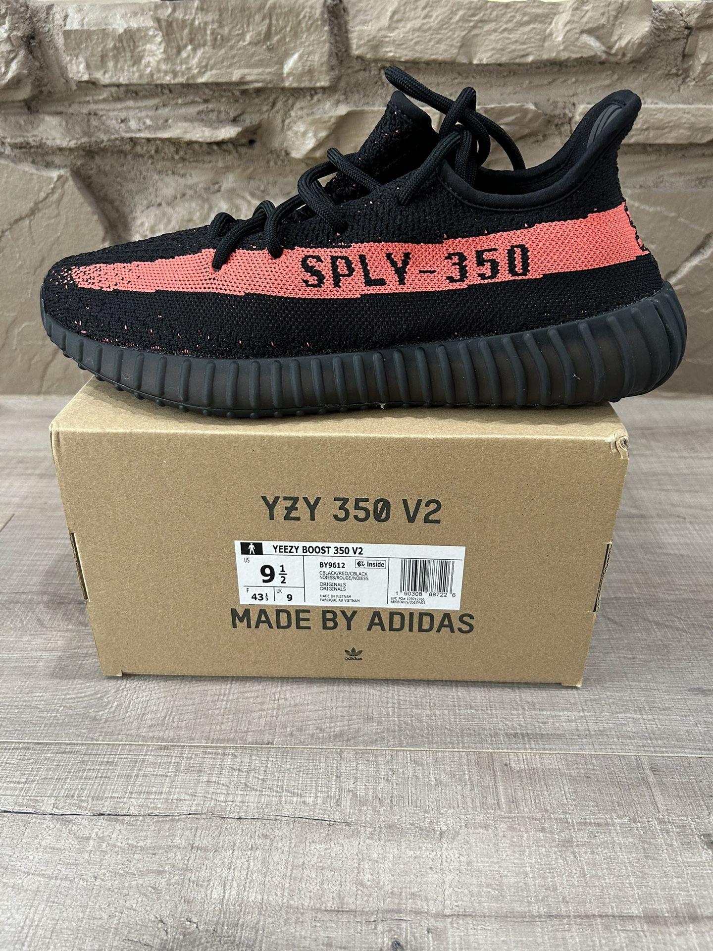 New Adidas Yeezy Boost 350 V2 Core Black Red Size 9.5 Men