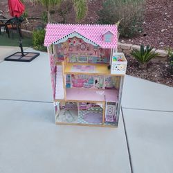 4.5 Feet KidKraft Doll House Good Condition