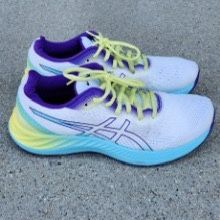 Women’s Size 7.5 Asics Athletic Running Shoes 