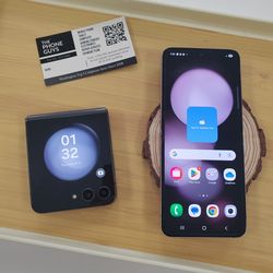 Samsung Galaxy Z Flip 5 (Unlocked) - Pre Owned