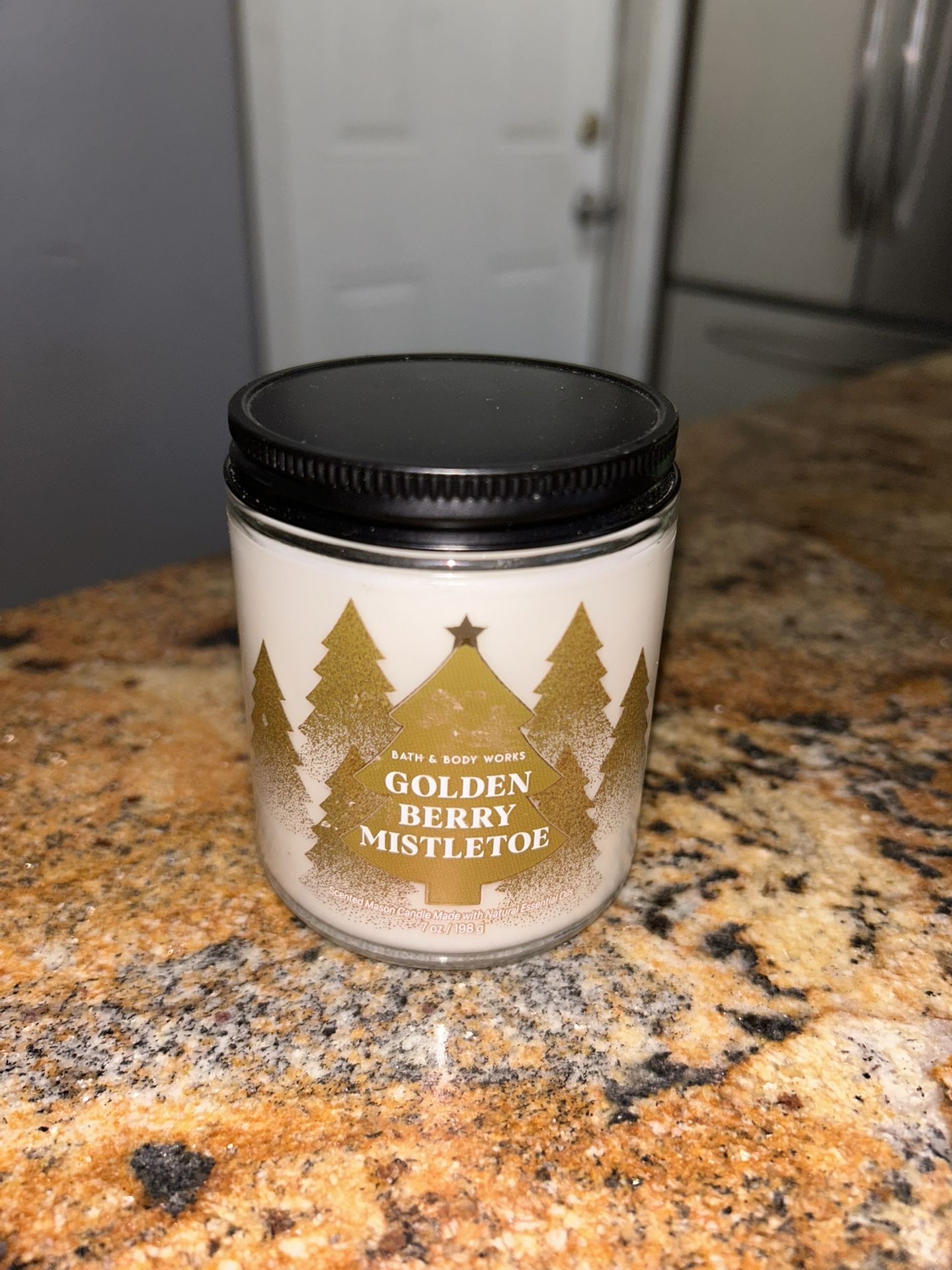 Bath & Body Works Golden Berry Mistletoe Single Wick Candle