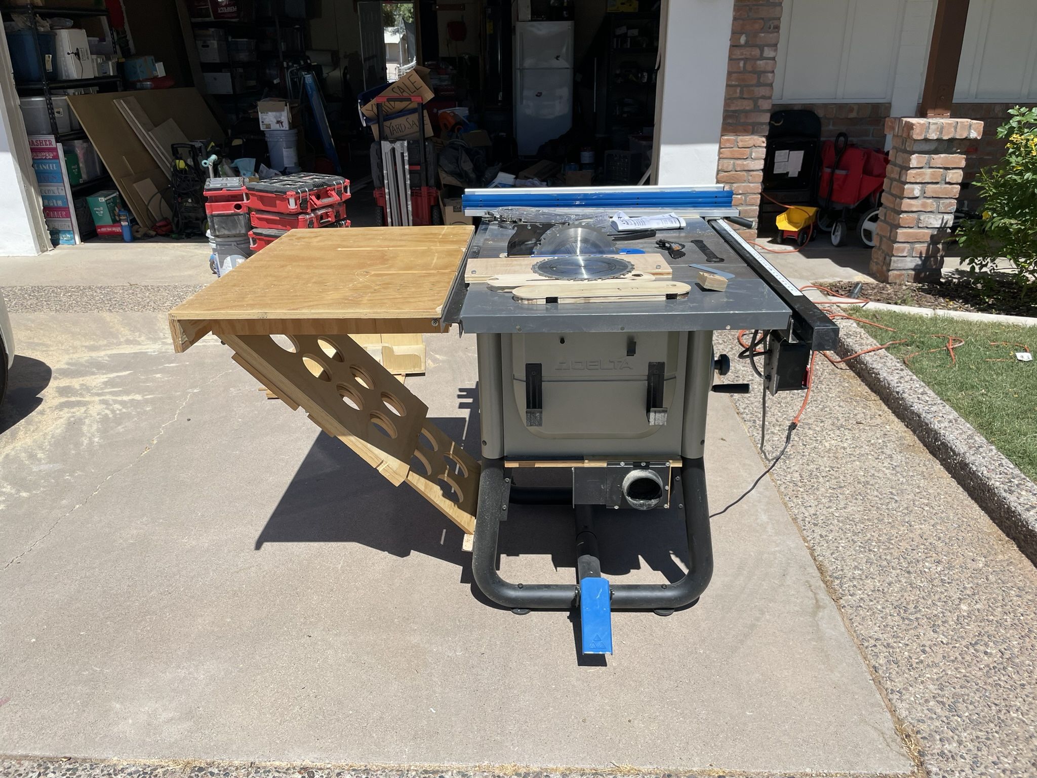 Delta 36-725 contractor table saw