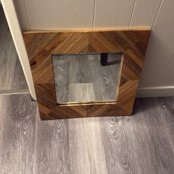 Super Clean Mirror With Hanging Hooks