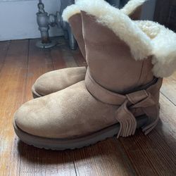 UGG Women Size 9 Tan Color Clean In Great Condition Authentic 