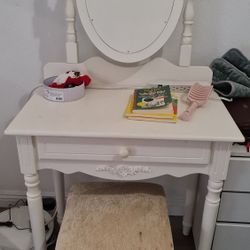 makeup table and chair set with mirror. good condition