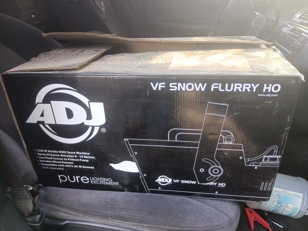 Snow Flurry Machinine ..Come With Half A Bottle To Make Snow
