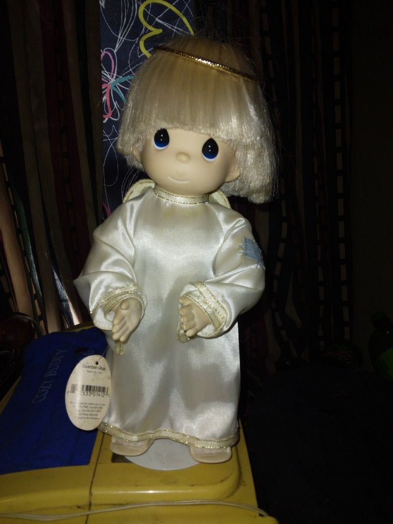 1996 Precious Moments #1412- 12" Tall Figurine